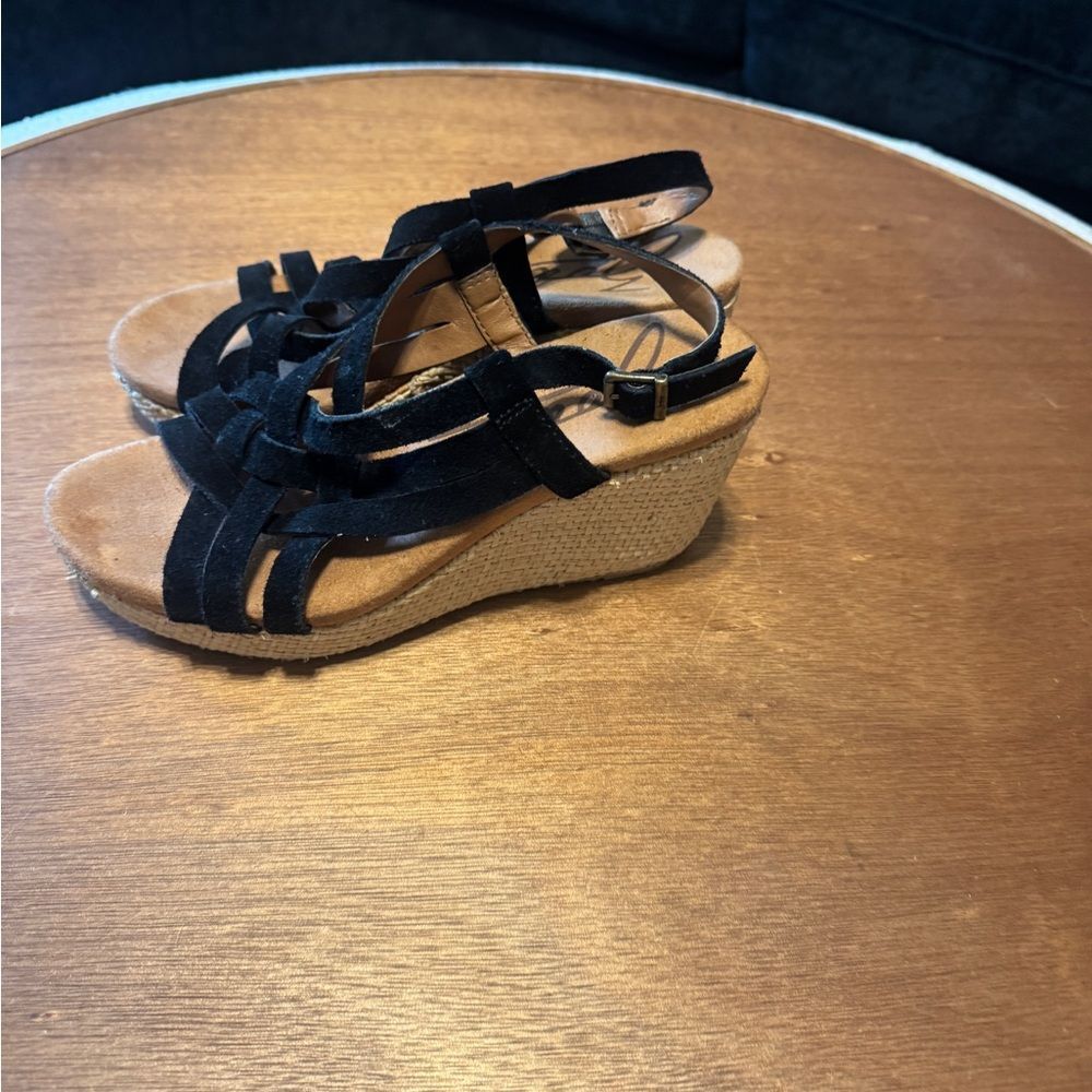 Zodiac Black and Brown Crisscross Sandals - Picture 3 of 6
